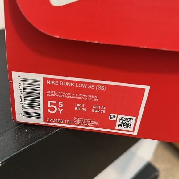 Nike NWT dunks women’s 7 youth 5.5 - Picture 3 of 6